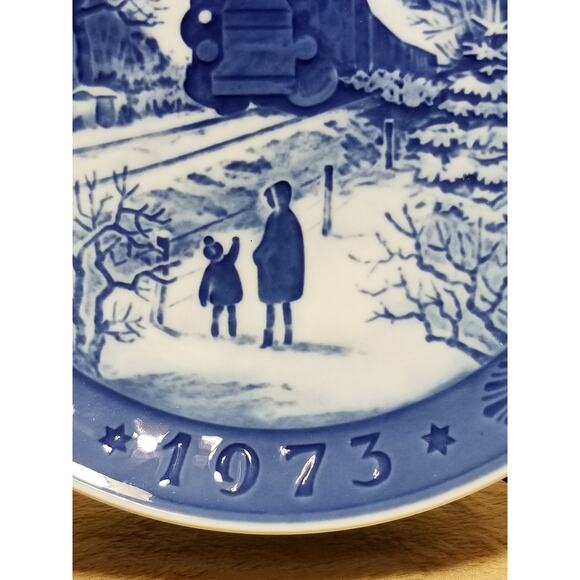 Royal Copenhagen Going Home for Christmas 1973 Plate Porcelain Denmark Vintage - Picture 8 of 12